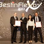 Elisa Conselvan di I&C-GAMA International sul palco insieme ai premiati